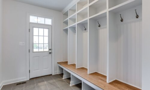 16 Oakdale Mudroom 1