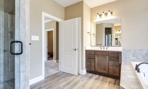 17 Harwood Regina Master Suite 4