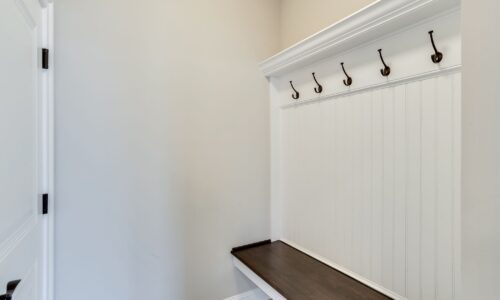 19 Lorimar Mudroom