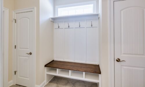 21 Mudroom 1